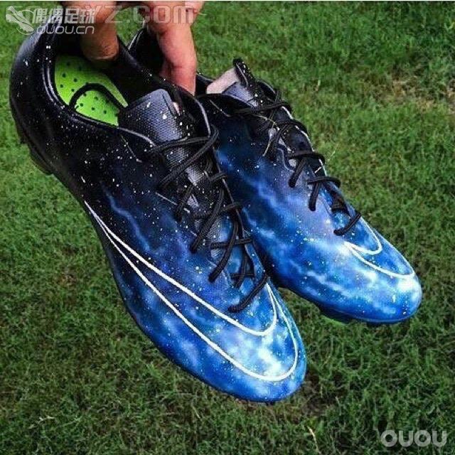 请各路大神帮帮忙可以告诉我哪里可以搞到这双鞋吗 谢谢!