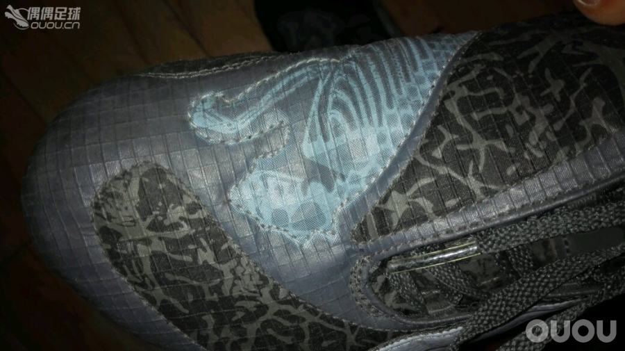 又从柜子里翻出来一双老鞋!哈哈,九成新!也不懂是个啥,当初逛街,就觉得好看,买了!分享一下!