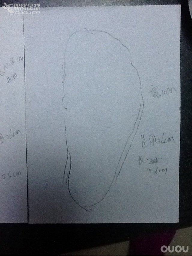 求助啊
小弟的脚穿上足球袜后测量~长25cm,宽11cm,足围25.6cm。现有传奇ag一双,jp250码。