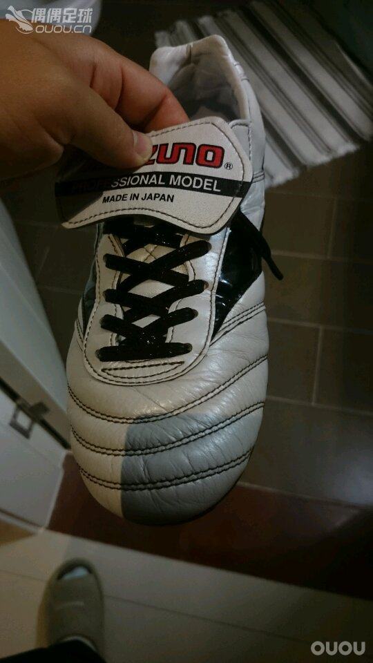 还是黑色鞋带好看点。