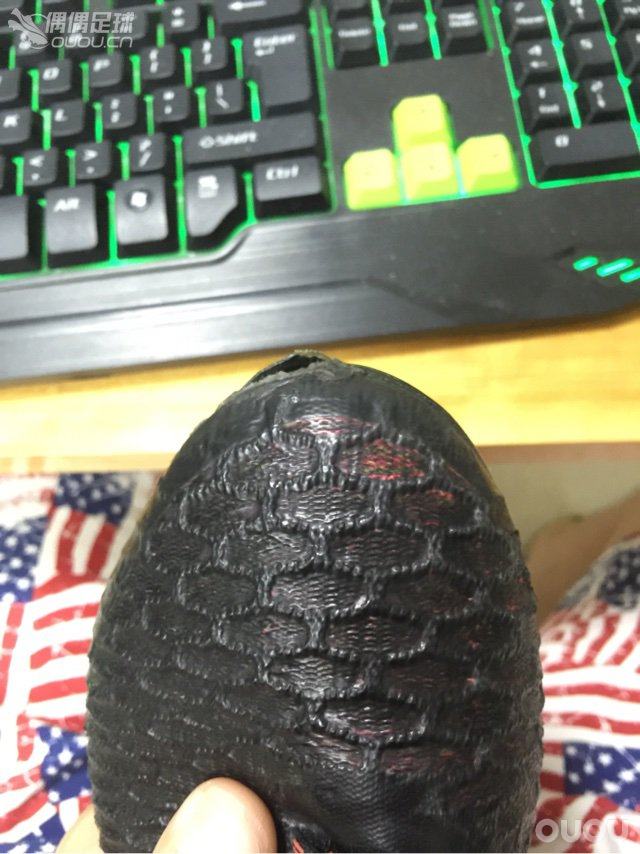 亲们-我已经用软性胶粘过两次. 踢一次开一次.