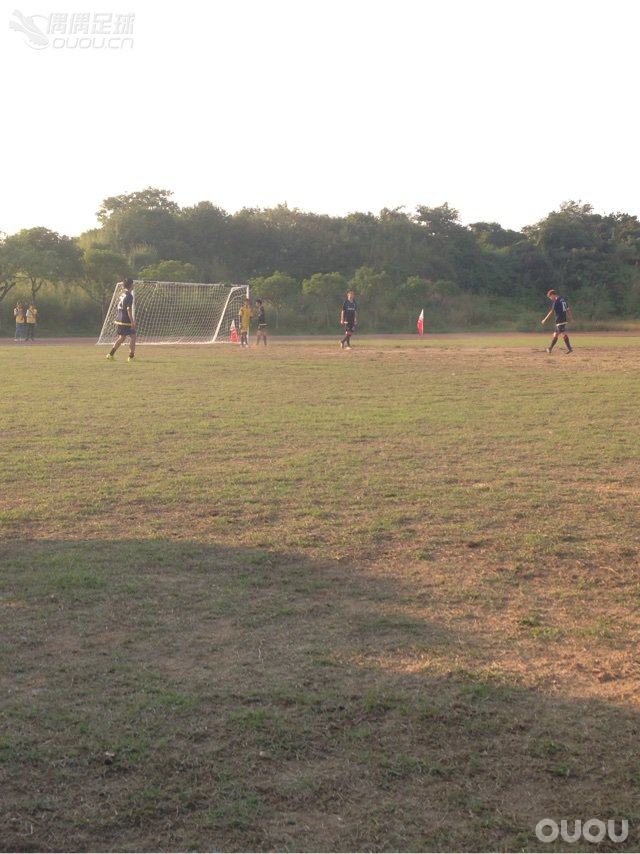 就是如图所示的烂场地,一双猎鹰次顶hg,求问谁试过磨这个钉,对场地效果怎么样???