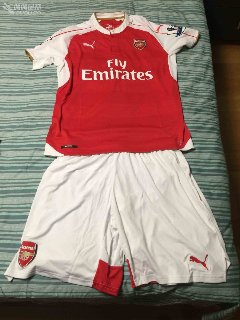买了套英超阿森纳的球衣,自己组队用的,印了自己名字,大家帮我看看东西是否OK