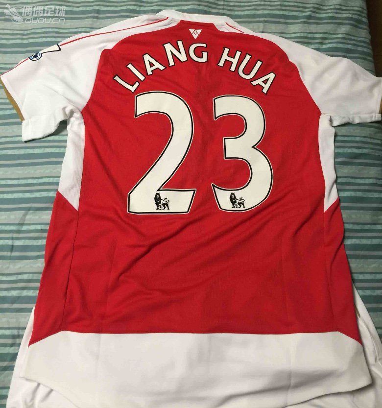 买了套英超阿森纳的球衣,自己组队用的,印了自己名字,大家帮我看看东西是否OK