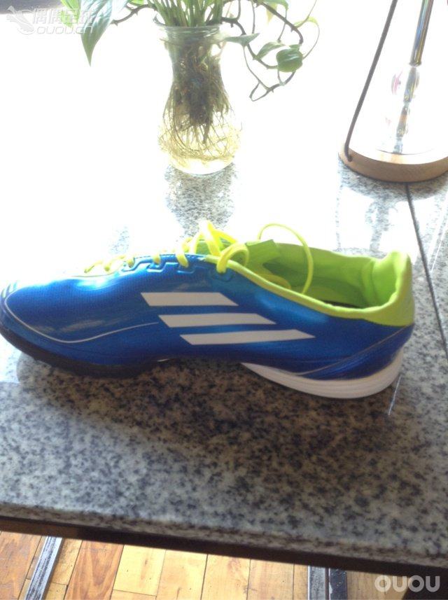 新收一双F30TF老款,一直很喜欢以前的猎鹰和F50系列,淘宝上收,据称是厂货断码清仓,无标无包装.