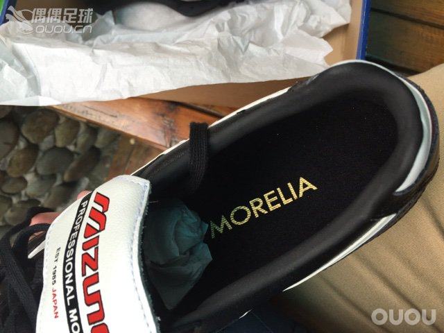 帮我看看这双morelia as是不是正品哦 很少在淘宝商家买 着急穿 在同城店家上午拍的