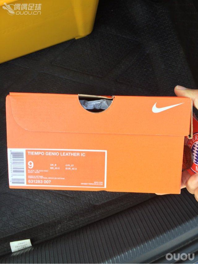 新品耐克传奇ic电光火石室内足球鞋。