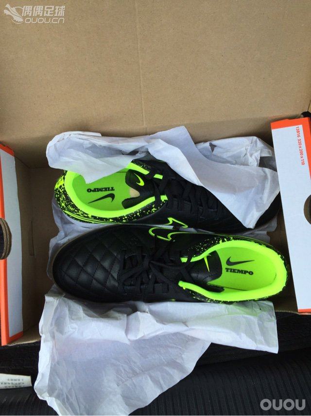 新品耐克传奇ic电光火石室内足球鞋。