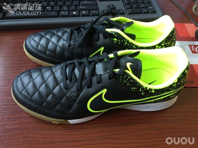 新品耐克传奇ic电光火石室内足球鞋。