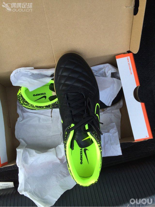 新品耐克传奇ic电光火石室内足球鞋。