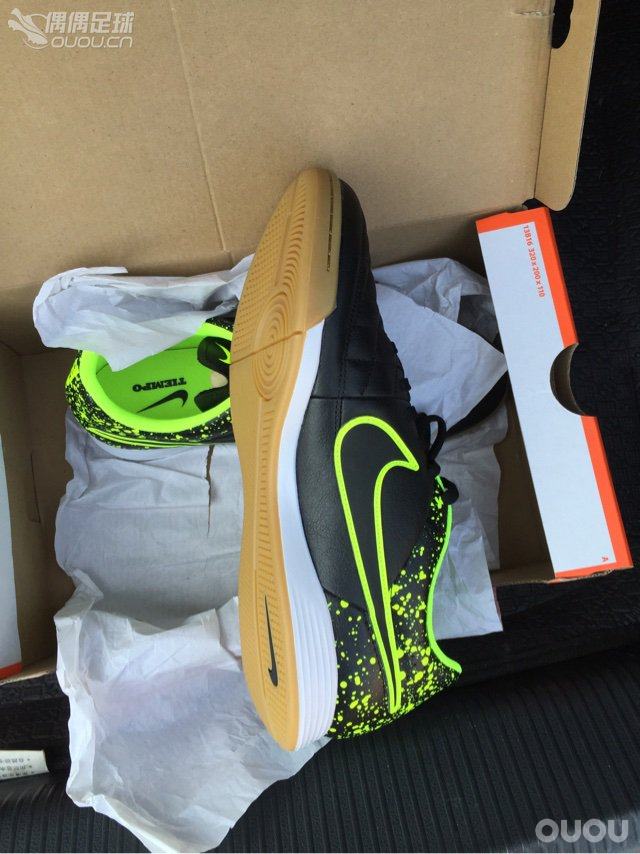 新品耐克传奇ic电光火石室内足球鞋。