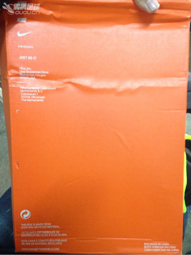 火速围观,求鉴定mercurialx proximo tf 电光火石,我是一名刺客,最后一张鞋底有褶皱,这瑕疵可以接受吗?