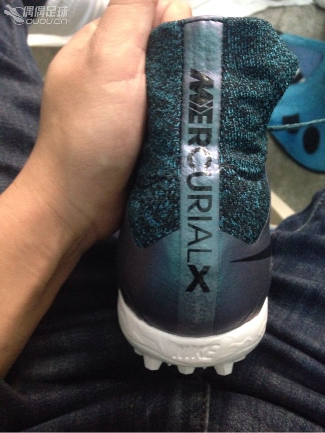 火速围观,求鉴定mercurialx proximo tf 电光火石,我是一名刺客,最后一张鞋底有褶皱,这瑕疵可以接受吗?
