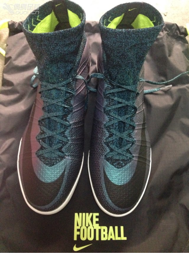 火速围观,求鉴定mercurialx proximo tf 电光火石,我是一名刺客,最后一张鞋底有褶皱,这瑕疵可以接受吗?