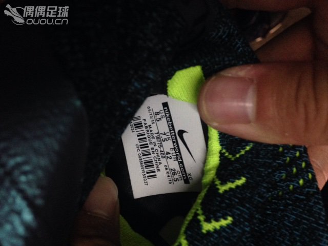 火速围观,求鉴定mercurialx proximo tf 电光火石,我是一名刺客,最后一张鞋底有褶皱,这瑕疵可以接受吗?