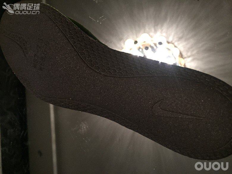 看看鞋子是不是正品