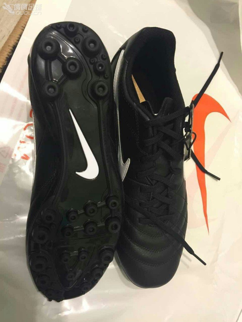 足球鞋AG nike 传奇 刺客 毒蜂。
