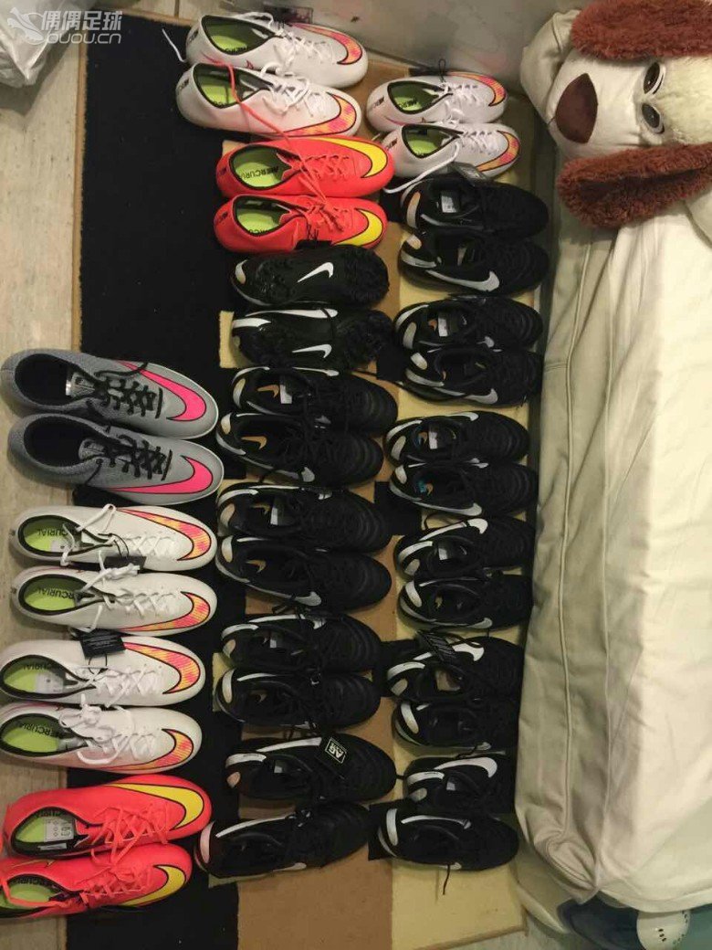 足球鞋AG nike 传奇 刺客 毒蜂。