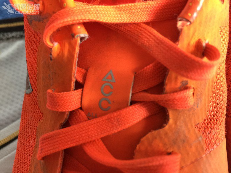 纪念那些年我们穿过的球鞋 NIKE BOMBA FINALE II