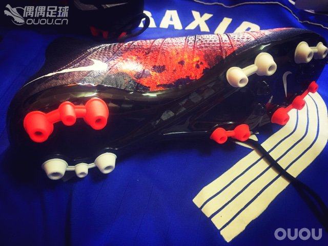 无需太多言语 罗总裁最新配色的CR7开箱