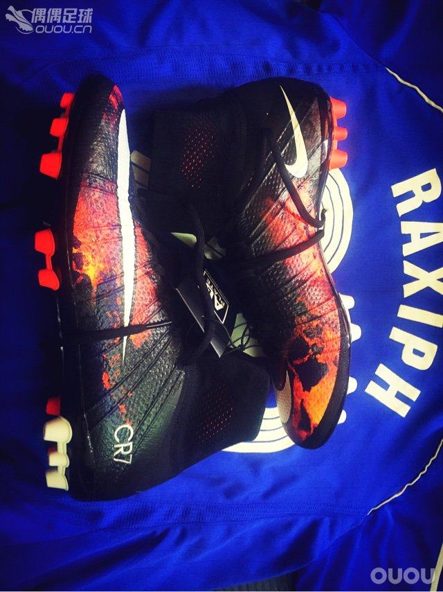 无需太多言语 罗总裁最新配色的CR7开箱