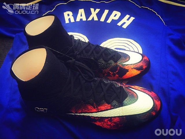 无需太多言语 罗总裁最新配色的CR7开箱