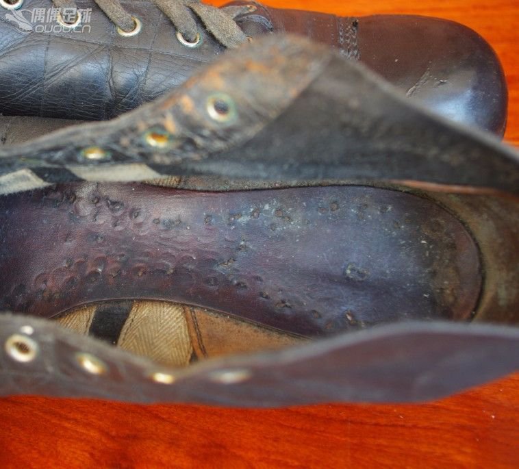 【实拍1930—1950年代6双古董足球鞋】英国、美国、德国、意大利4国顶级古董战靴PK