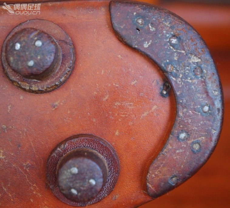 【实拍1930—1950年代6双古董足球鞋】英国、美国、德国、意大利4国顶级古董战靴PK