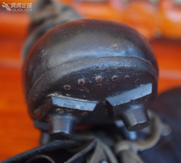 【实拍1930—1950年代6双古董足球鞋】英国、美国、德国、意大利4国顶级古董战靴PK