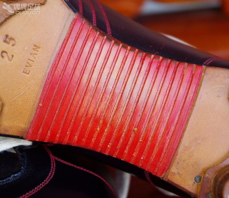 【实拍1930—1950年代6双古董足球鞋】英国、美国、德国、意大利4国顶级古董战靴PK