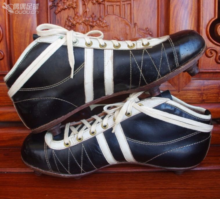 【实拍1930—1950年代6双古董足球鞋】英国、美国、德国、意大利4国顶级古董战靴PK