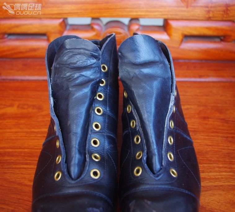 【实拍1930—1950年代6双古董足球鞋】英国、美国、德国、意大利4国顶级古董战靴PK