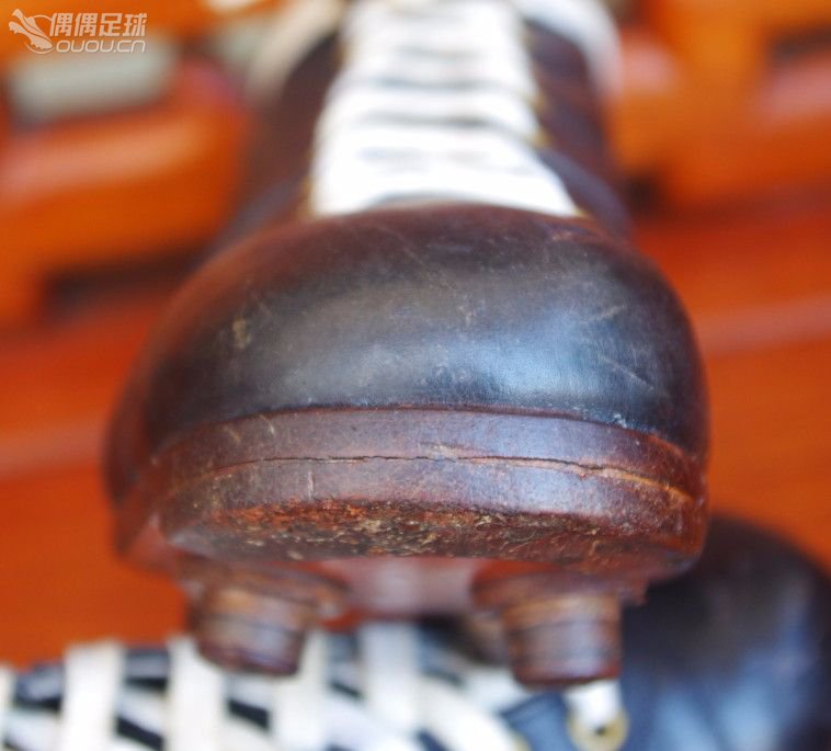 【实拍1930—1950年代6双古董足球鞋】英国、美国、德国、意大利4国顶级古董战靴PK