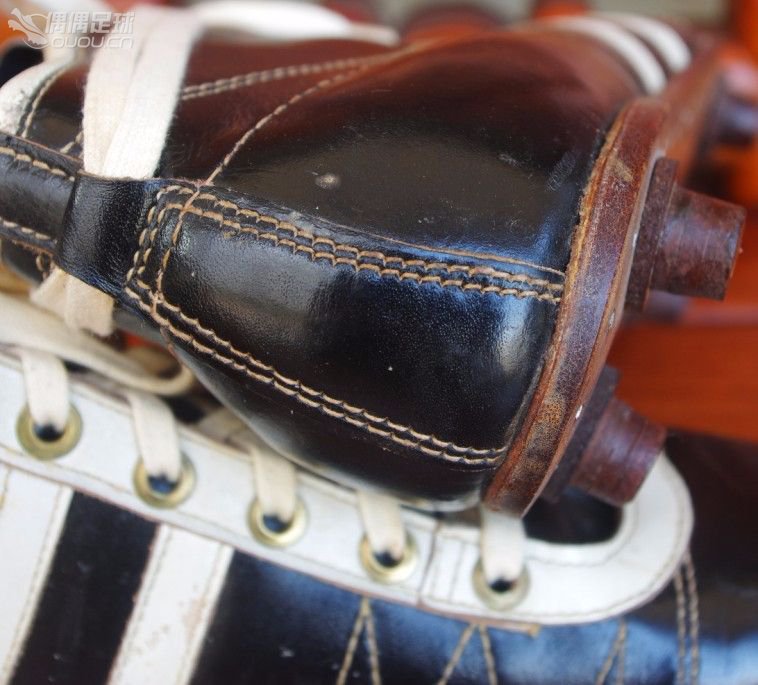 【实拍1930—1950年代6双古董足球鞋】英国、美国、德国、意大利4国顶级古董战靴PK