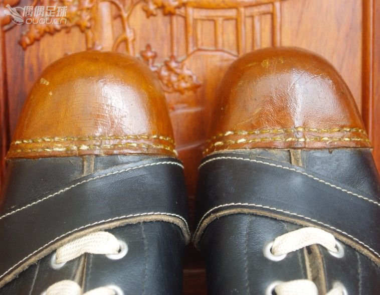 【实拍1930—1950年代6双古董足球鞋】英国、美国、德国、意大利4国顶级古董战靴PK