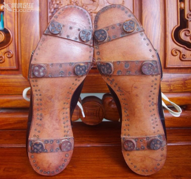 【实拍1930—1950年代6双古董足球鞋】英国、美国、德国、意大利4国顶级古董战靴PK