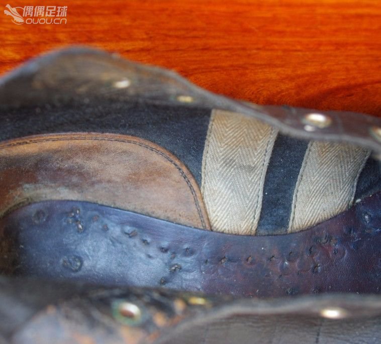 【实拍1930—1950年代6双古董足球鞋】英国、美国、德国、意大利4国顶级古董战靴PK