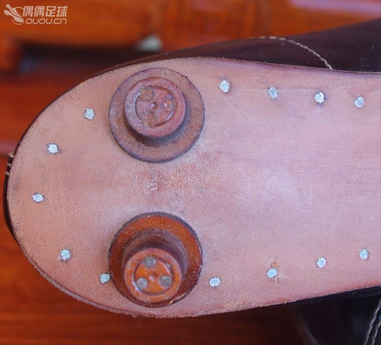 【实拍1930—1950年代6双古董足球鞋】英国、美国、德国、意大利4国顶级古董战靴PK