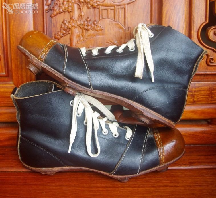 【实拍1930—1950年代6双古董足球鞋】英国、美国、德国、意大利4国顶级古董战靴PK