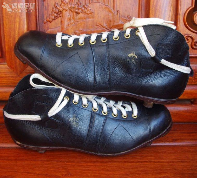 【实拍1930—1950年代6双古董足球鞋】英国、美国、德国、意大利4国顶级古董战靴PK