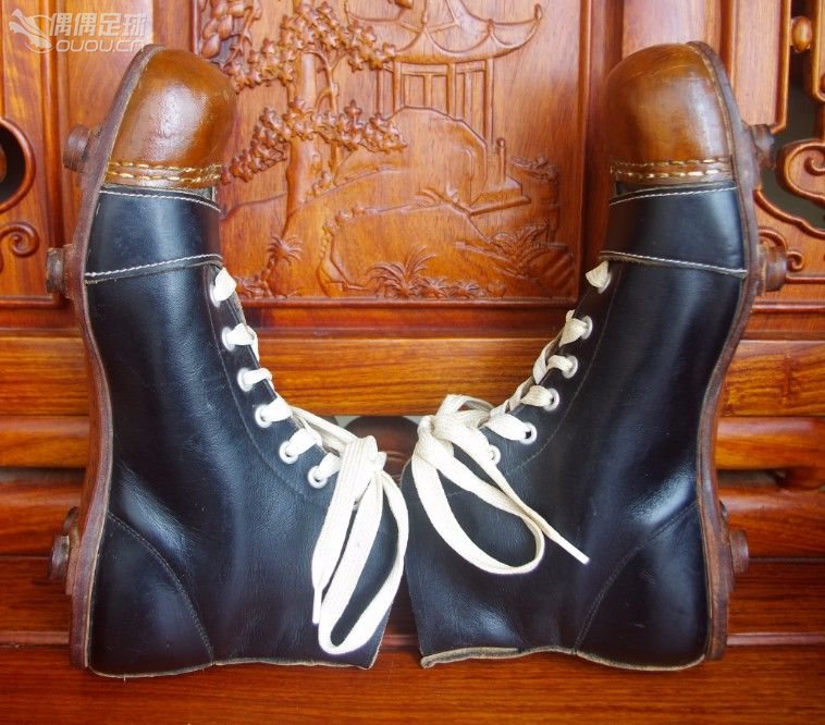 【实拍1930—1950年代6双古董足球鞋】英国、美国、德国、意大利4国顶级古董战靴PK