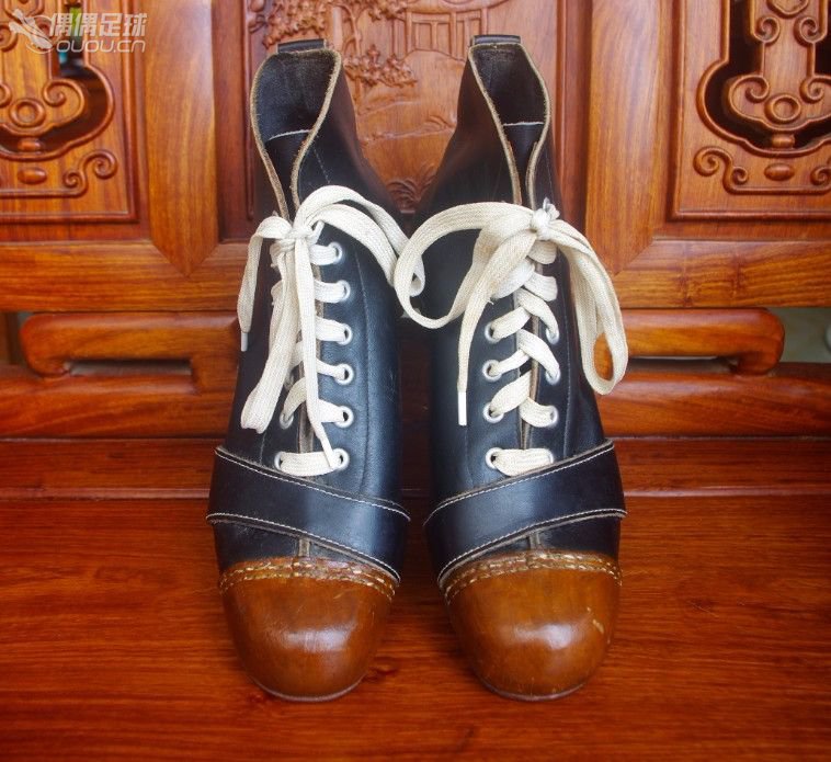 【实拍1930—1950年代6双古董足球鞋】英国、美国、德国、意大利4国顶级古董战靴PK