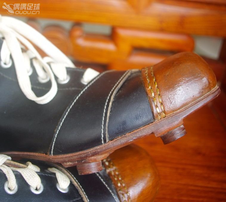 【实拍1930—1950年代6双古董足球鞋】英国、美国、德国、意大利4国顶级古董战靴PK