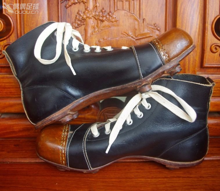 【实拍1930—1950年代6双古董足球鞋】英国、美国、德国、意大利4国顶级古董战靴PK