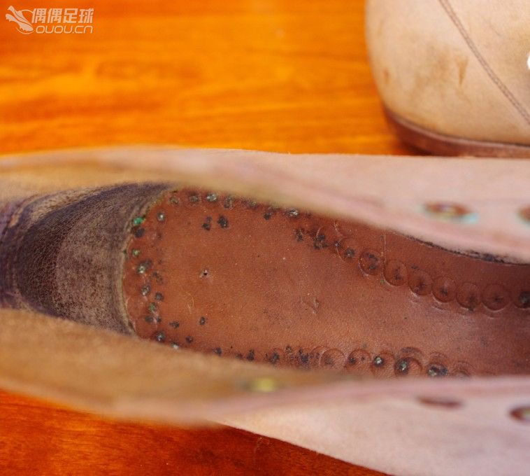 【实拍1930—1950年代6双古董足球鞋】英国、美国、德国、意大利4国顶级古董战靴PK