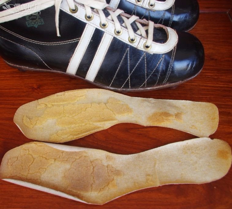 【实拍1930—1950年代6双古董足球鞋】英国、美国、德国、意大利4国顶级古董战靴PK