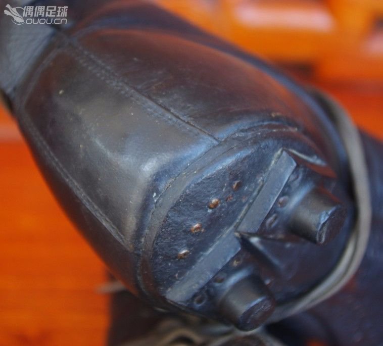 【实拍1930—1950年代6双古董足球鞋】英国、美国、德国、意大利4国顶级古董战靴PK