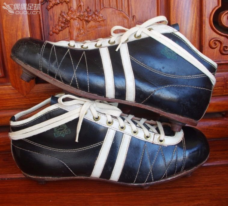 【实拍1930—1950年代6双古董足球鞋】英国、美国、德国、意大利4国顶级古董战靴PK