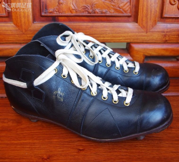 【实拍1930—1950年代6双古董足球鞋】英国、美国、德国、意大利4国顶级古董战靴PK