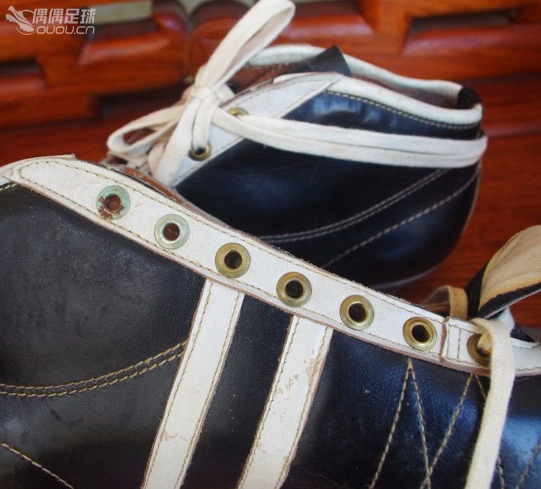 【实拍1930—1950年代6双古董足球鞋】英国、美国、德国、意大利4国顶级古董战靴PK